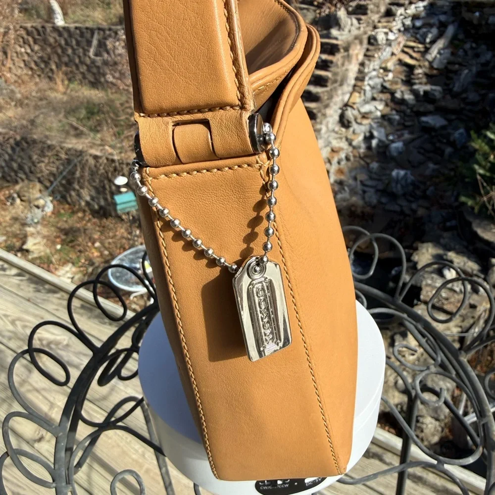 Coach vintage 1992 Leather Satchel Dust‎ bag and bag hanger